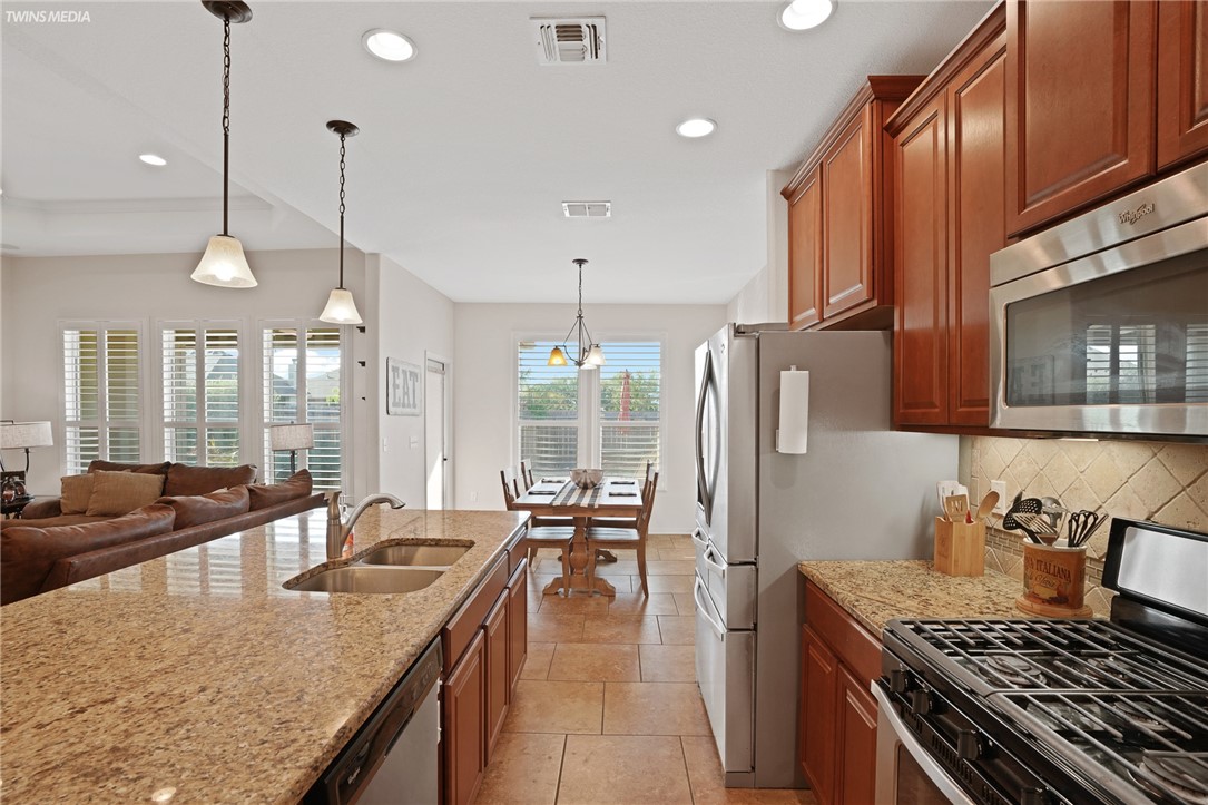 2513 Las Estrellas St Property Photo 9