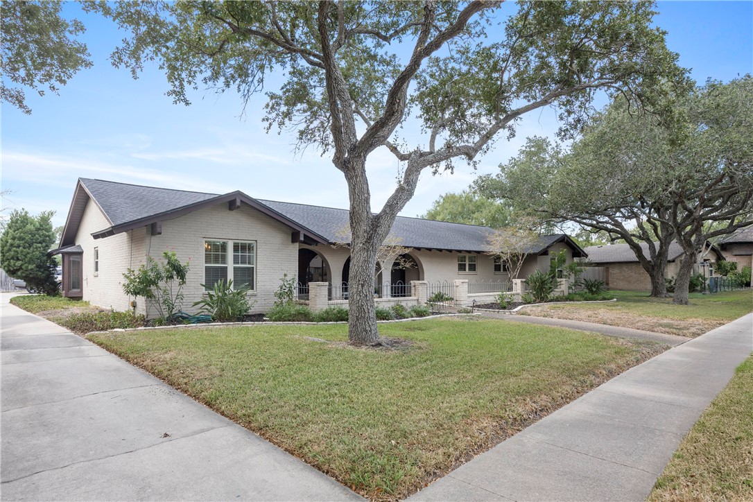 6321 Saint Andrews Dr Property Photo 3
