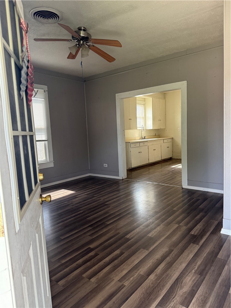 215 Elsie Ave Property Photo 11