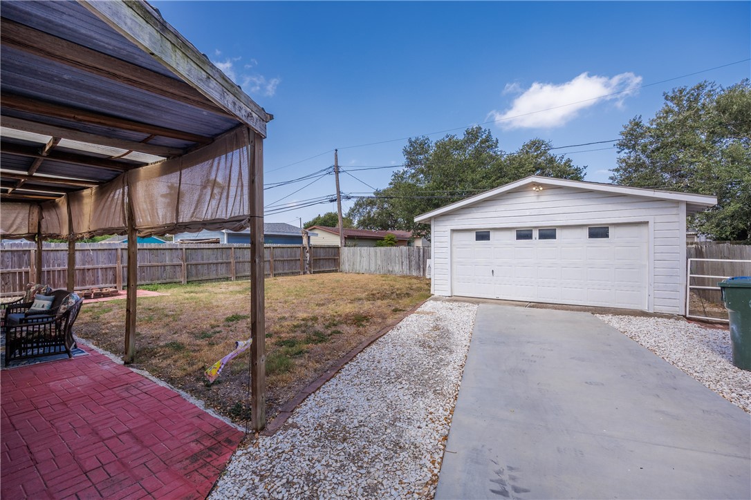650 Sharon Dr Property Photo 36