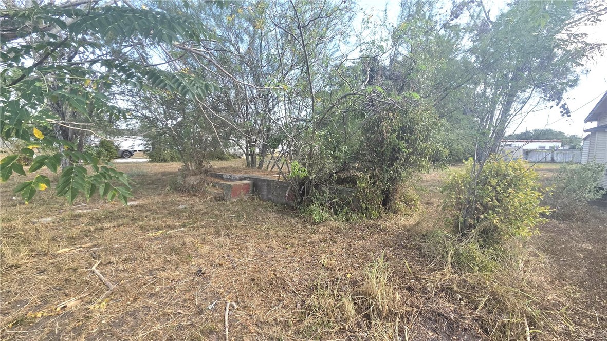 1225 E Henrietta Ave Property Photo 3