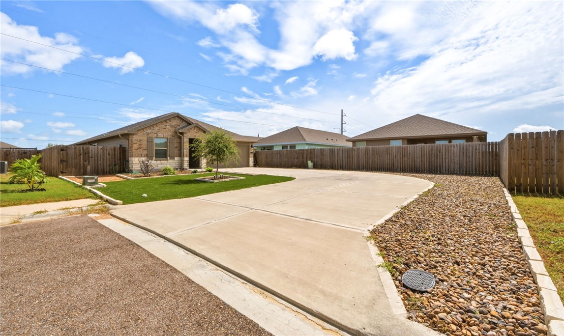 1602 Comfy Way Property Photo 2