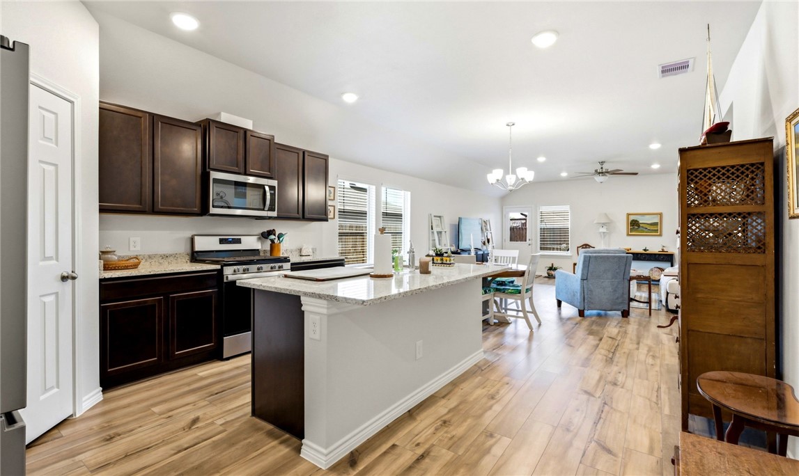 1602 Comfy Way Property Photo 3