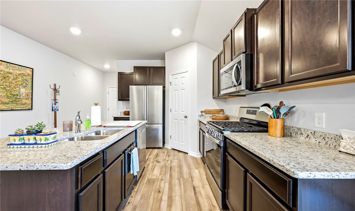 1602 Comfy Way Property Photo 4