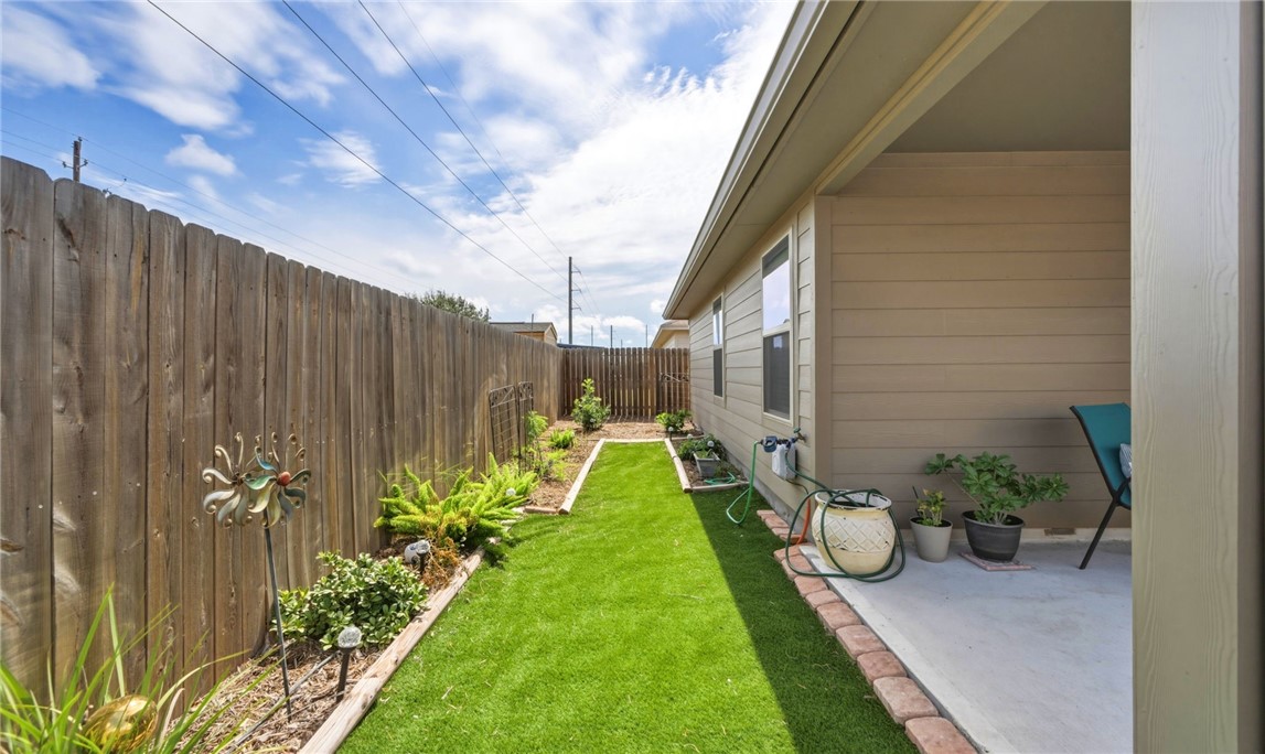 1602 Comfy Way Property Photo 15