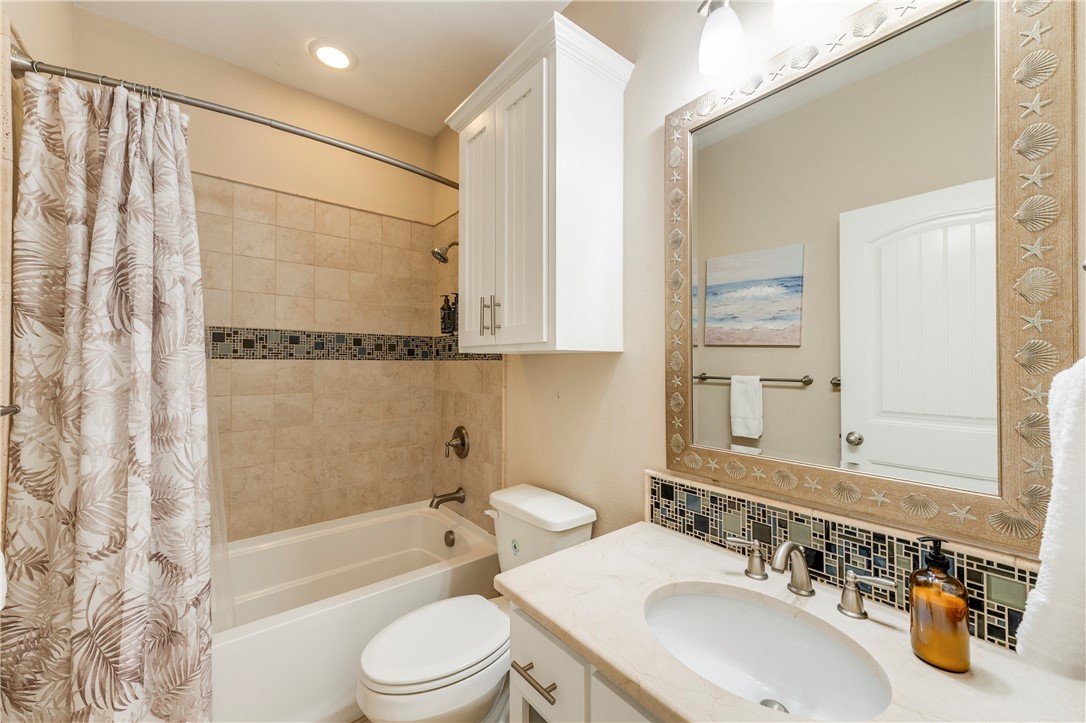 247 W Roberts Ave 8 Property Photo 8