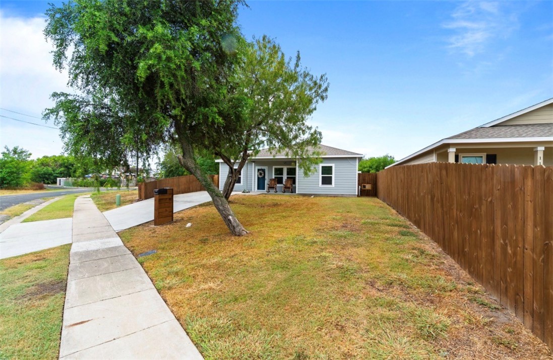 1105 Cabra St Property Photo 3