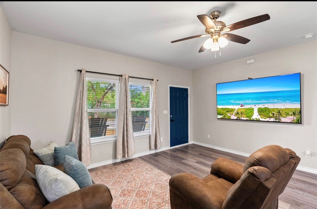 1105 Cabra St Property Photo 4