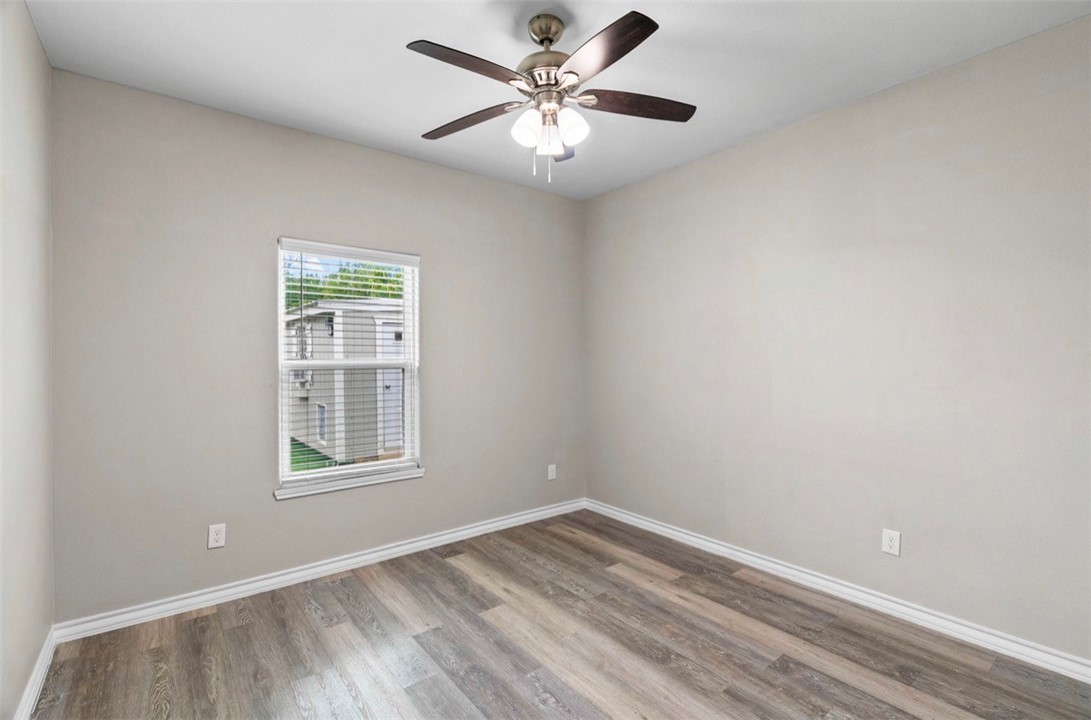 1105 Cabra St Property Photo 11
