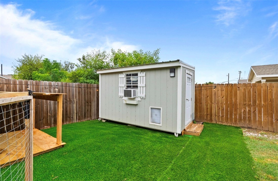 1105 Cabra St Property Photo 17