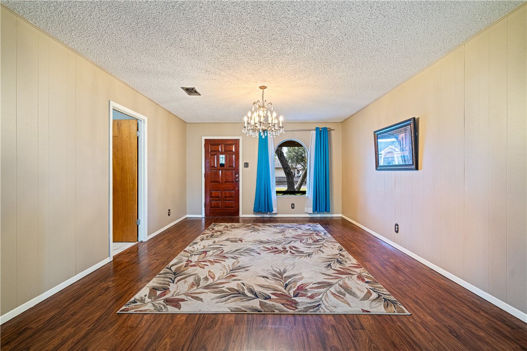 210 W Avenue D Ave Property Photo 5
