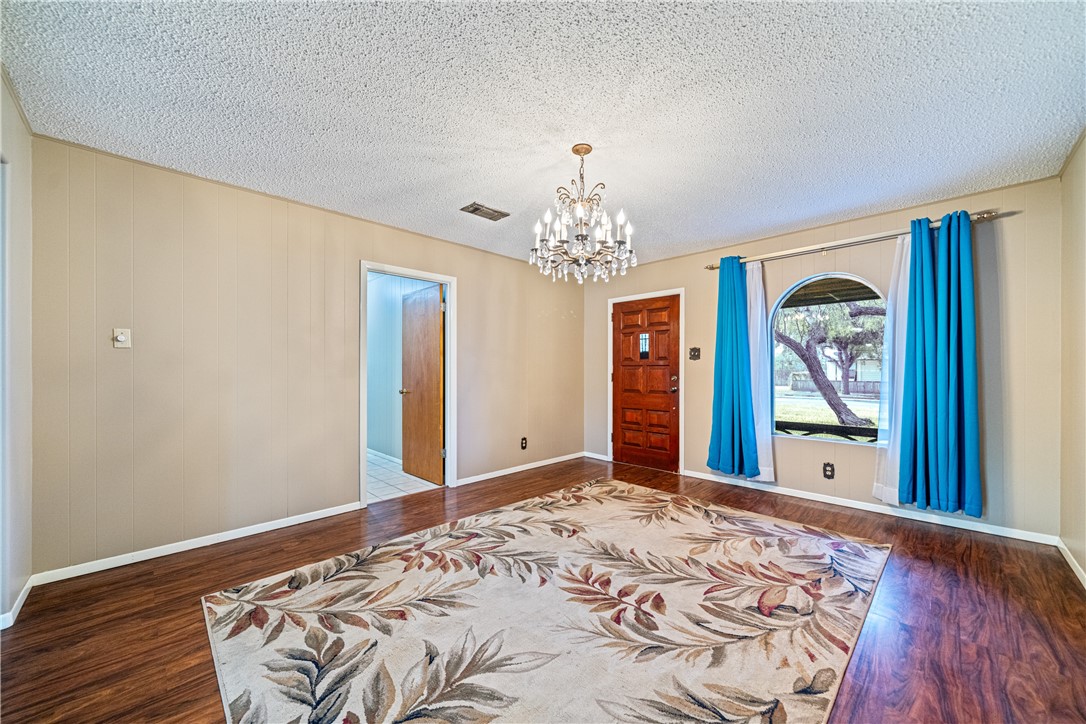 210 W Avenue D Ave Property Photo 6