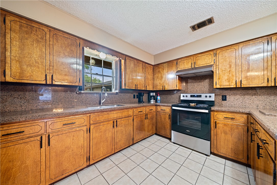 210 W Avenue D Ave Property Photo 10