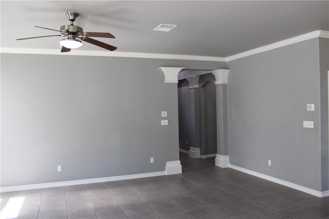 2942 Cantabria St Property Photo 5