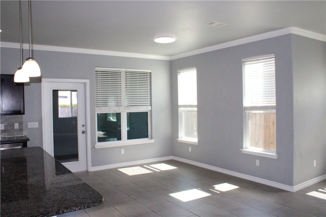 2942 Cantabria St Property Photo 6