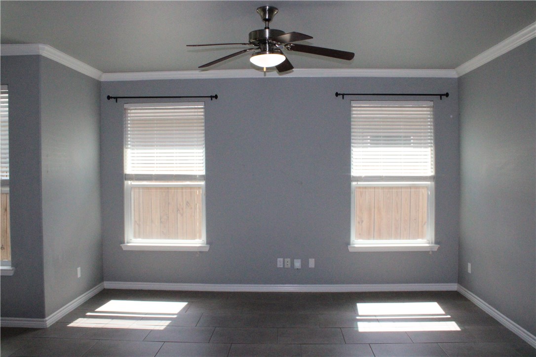 2942 Cantabria St Property Photo 8