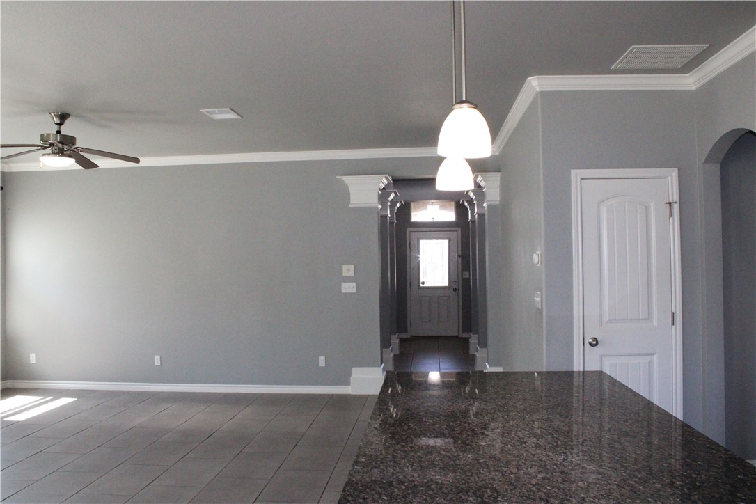 2942 Cantabria St Property Photo 9