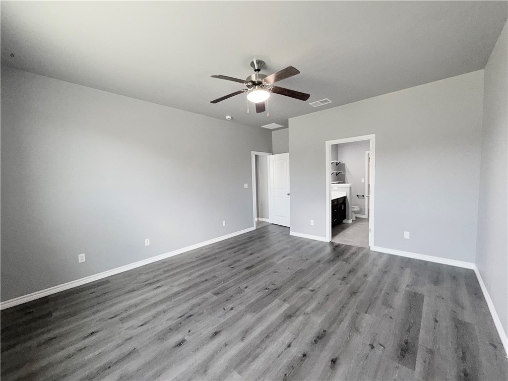 2942 Cantabria St Property Photo 10