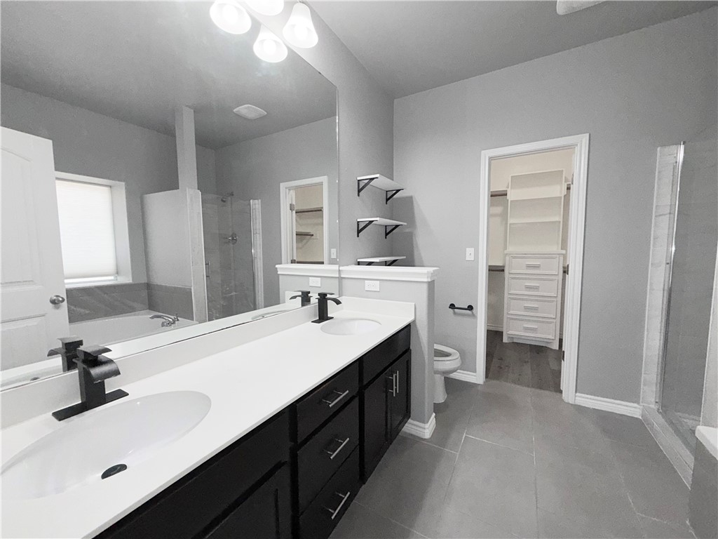 2942 Cantabria St Property Photo 11