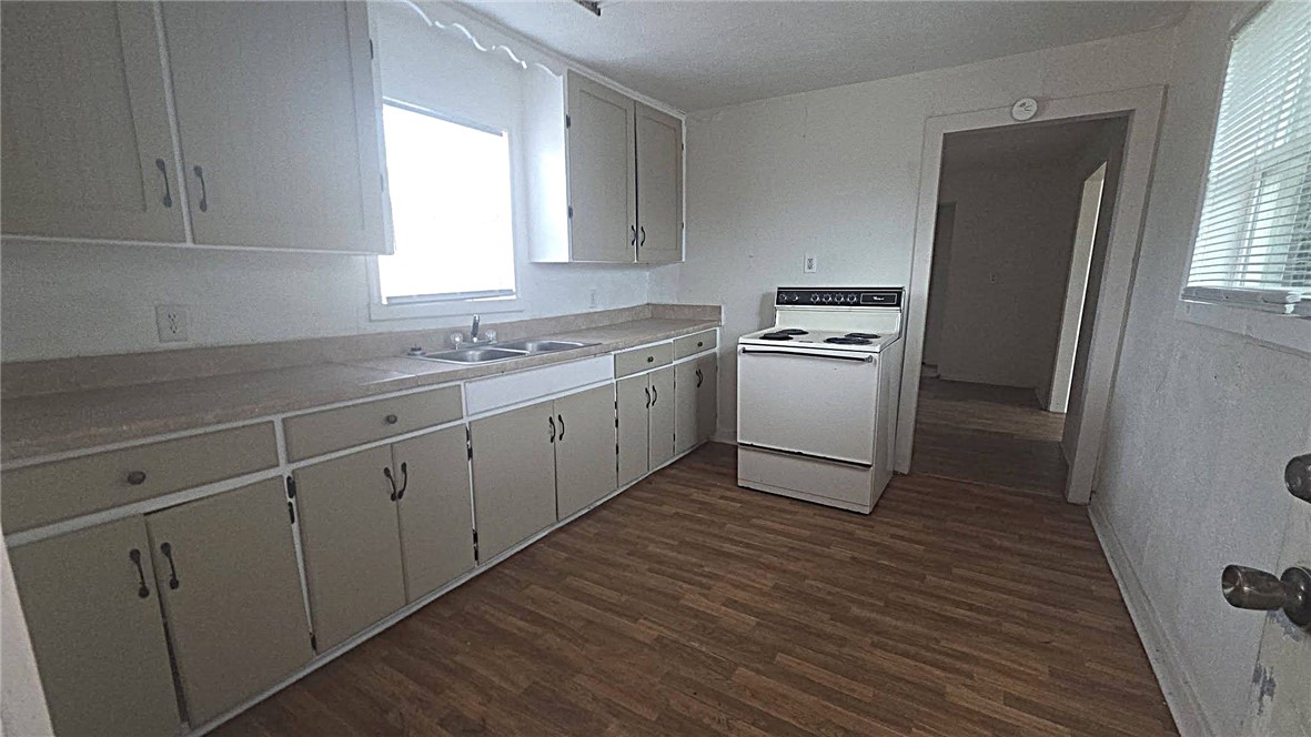 176 W Avenue D Ave Property Photo 4