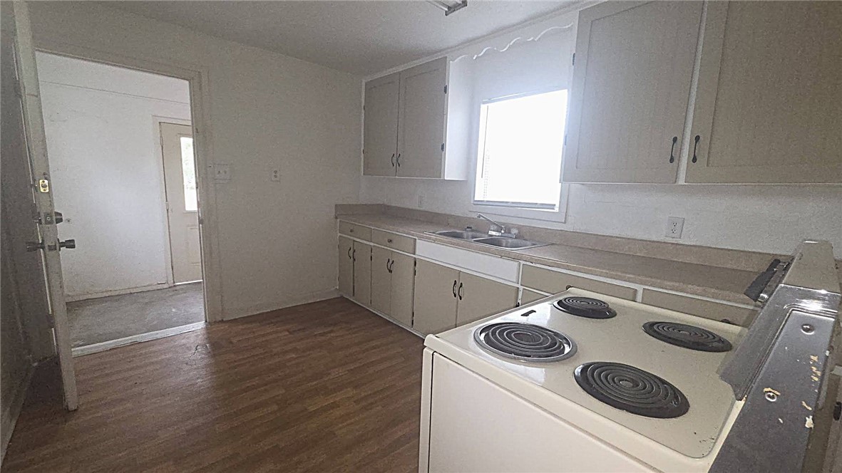 176 W Avenue D Ave Property Photo 5
