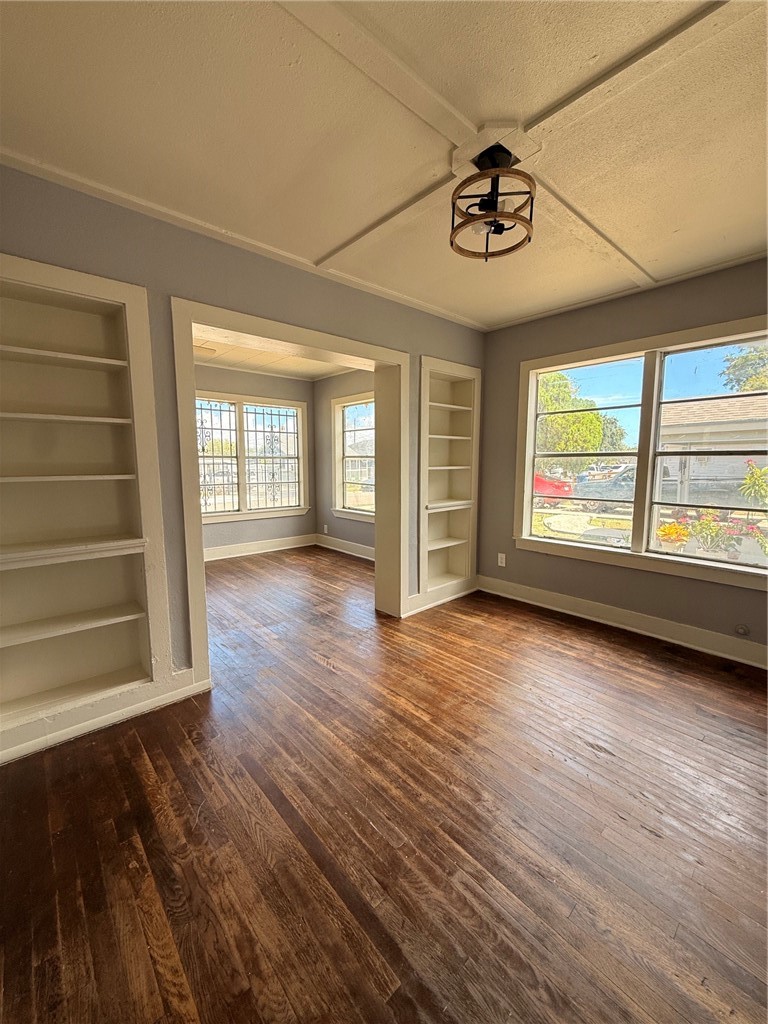 4033 Iturbide St Property Photo 3