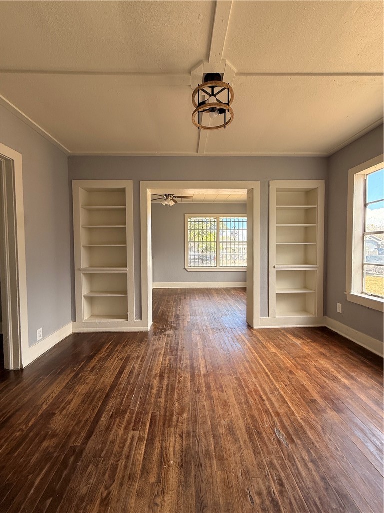 4033 Iturbide St Property Photo 4