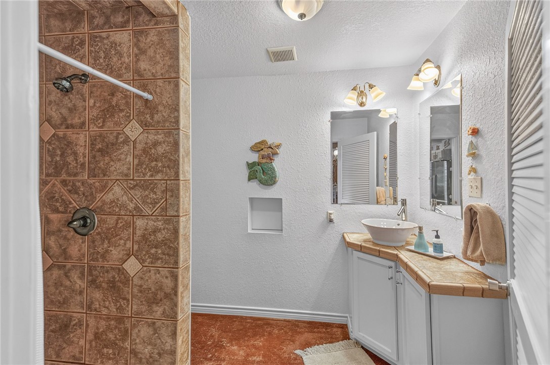 1324 N Verne St Property Photo 36