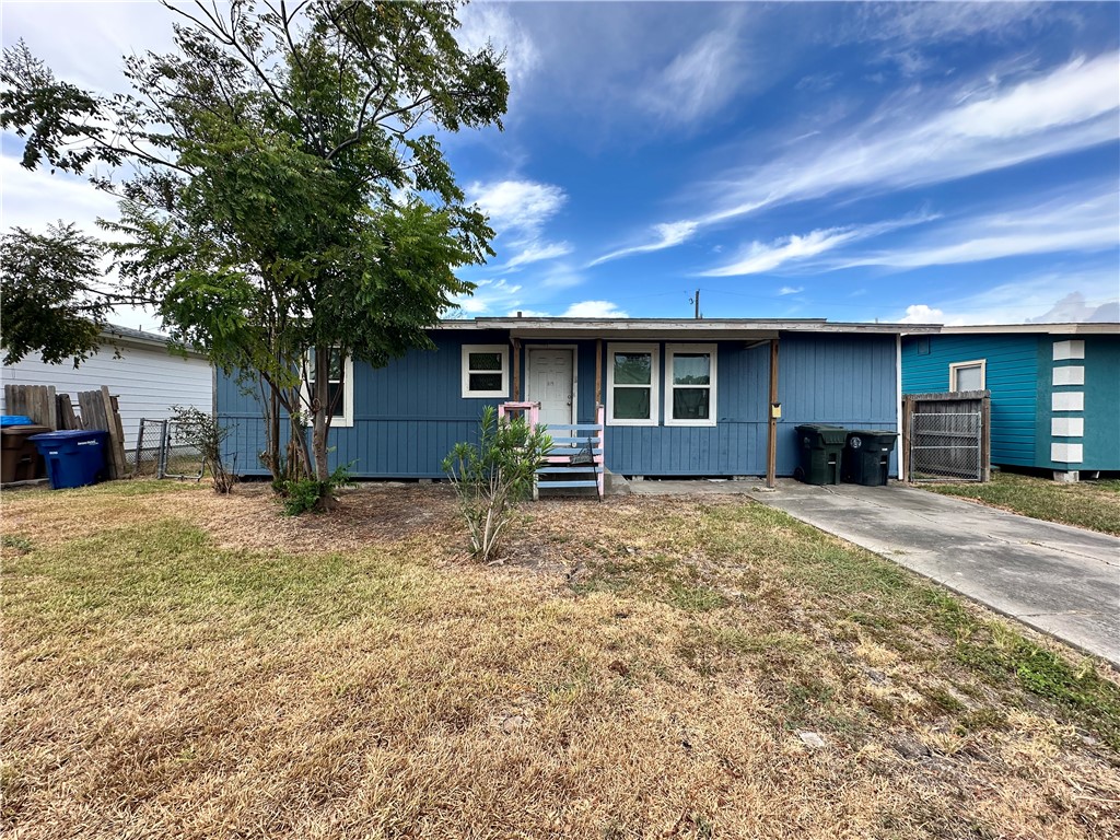 1725 Hickory Pl Property Photo 1