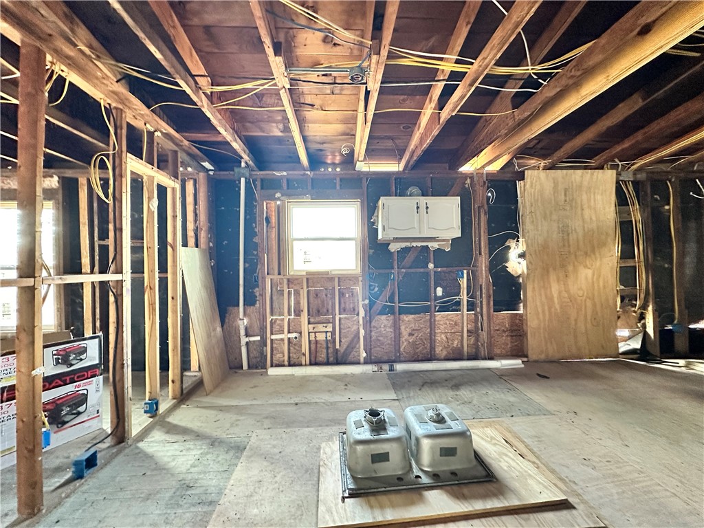 1725 Hickory Pl Property Photo 2