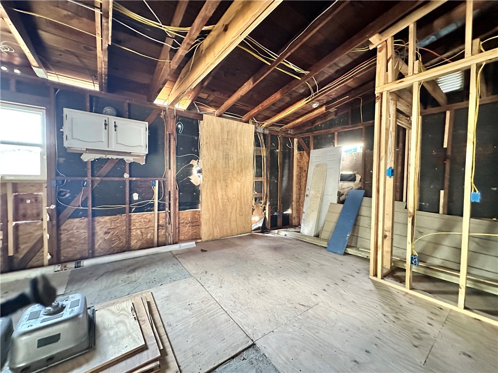 1725 Hickory Pl Property Photo 4