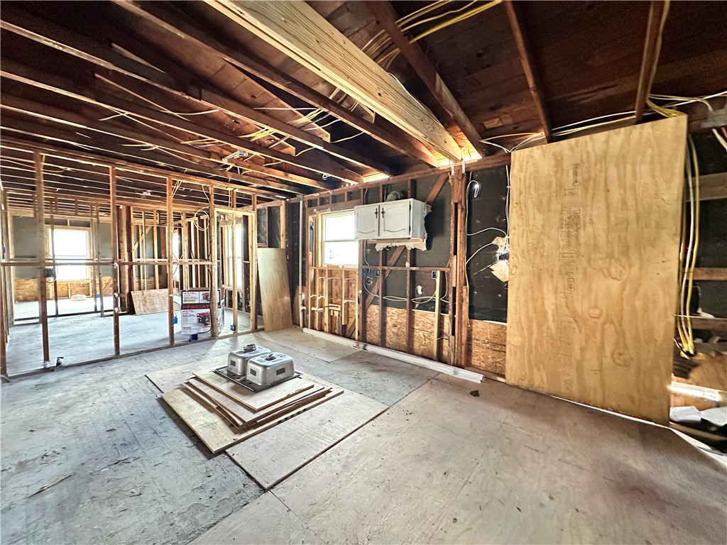 1725 Hickory Pl Property Photo 6
