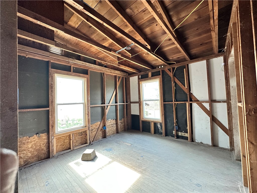 1725 Hickory Pl Property Photo 8