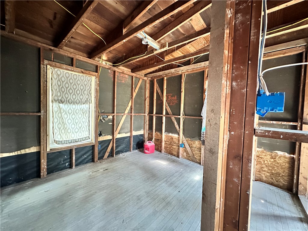 1725 Hickory Pl Property Photo 9