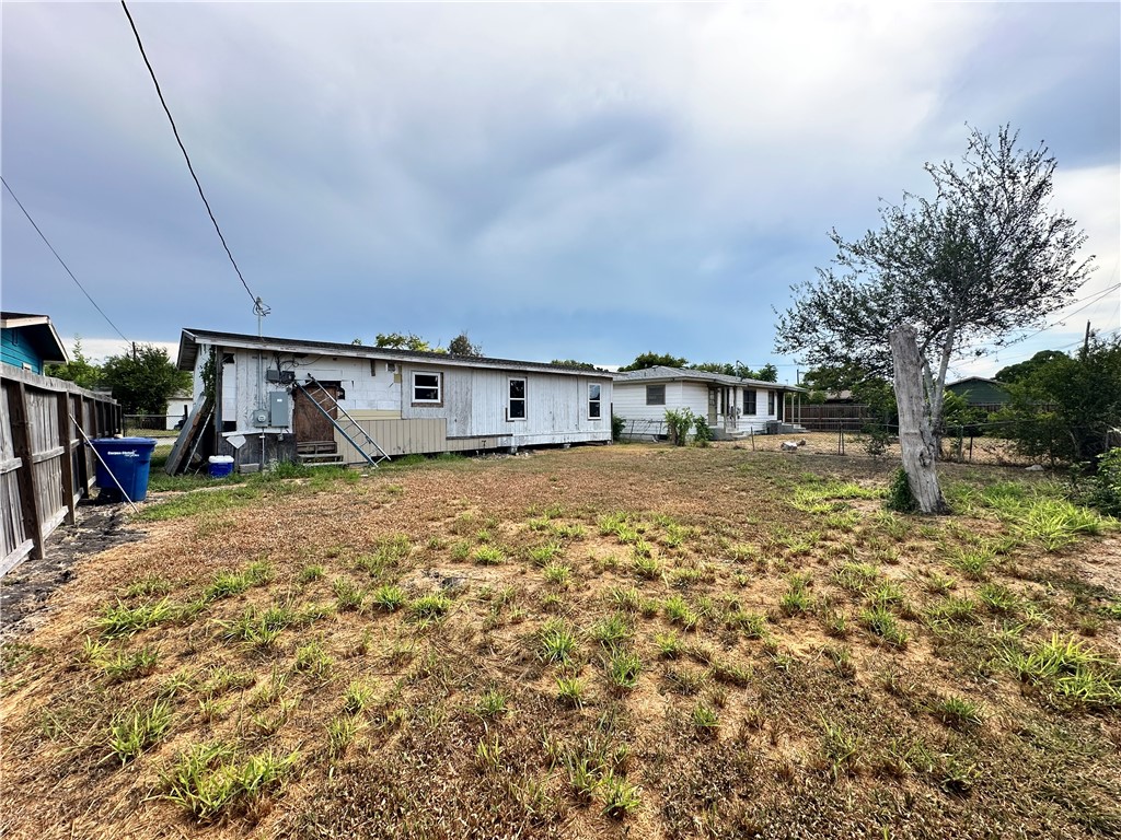 1725 Hickory Pl Property Photo 11