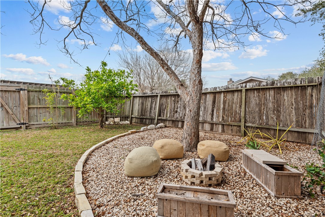 7234 Diamond Ridge Dr Property Photo 18