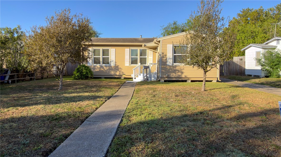 3651 Lawnview St Property Photo 1