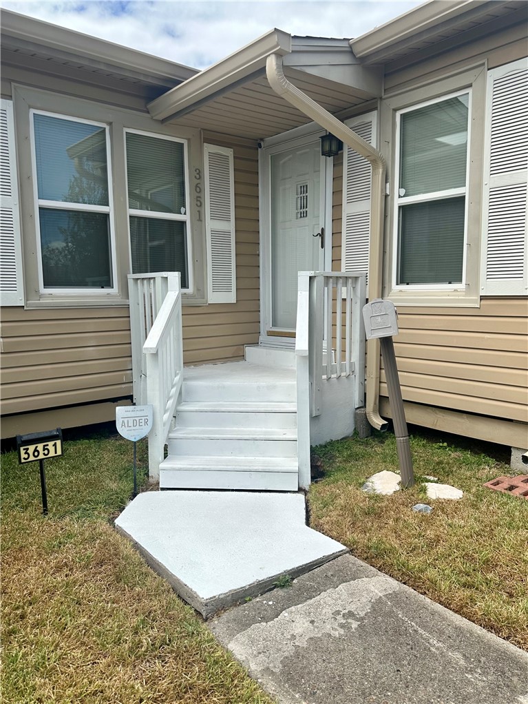 3651 Lawnview St Property Photo 3