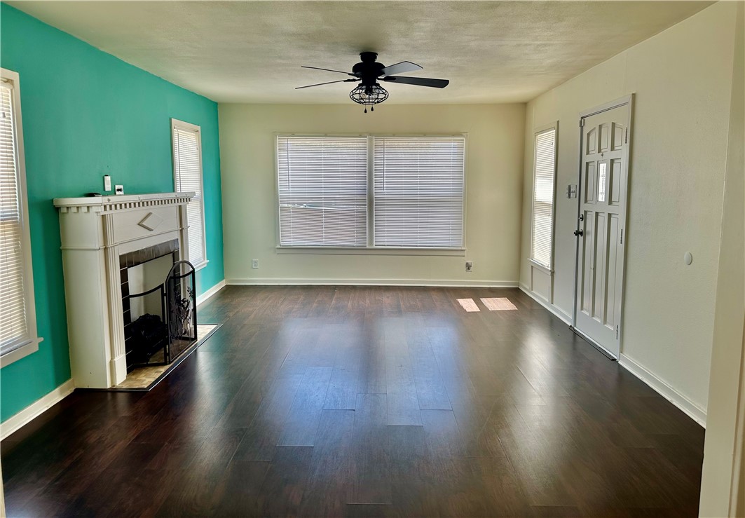 3651 Lawnview St Property Photo 6
