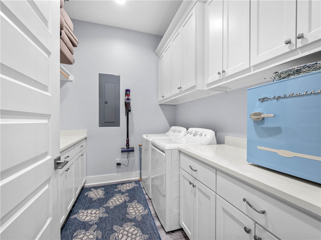 1010 Grand Cayman Ct Property Photo 7