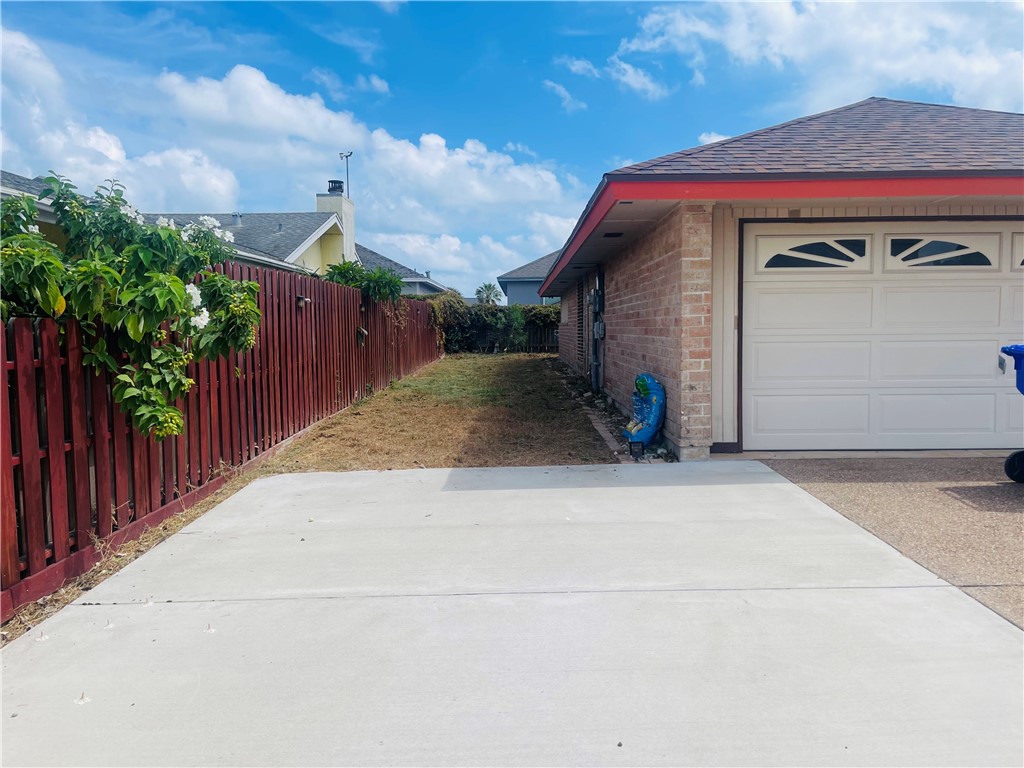 14334 Goldfish St Property Photo 5