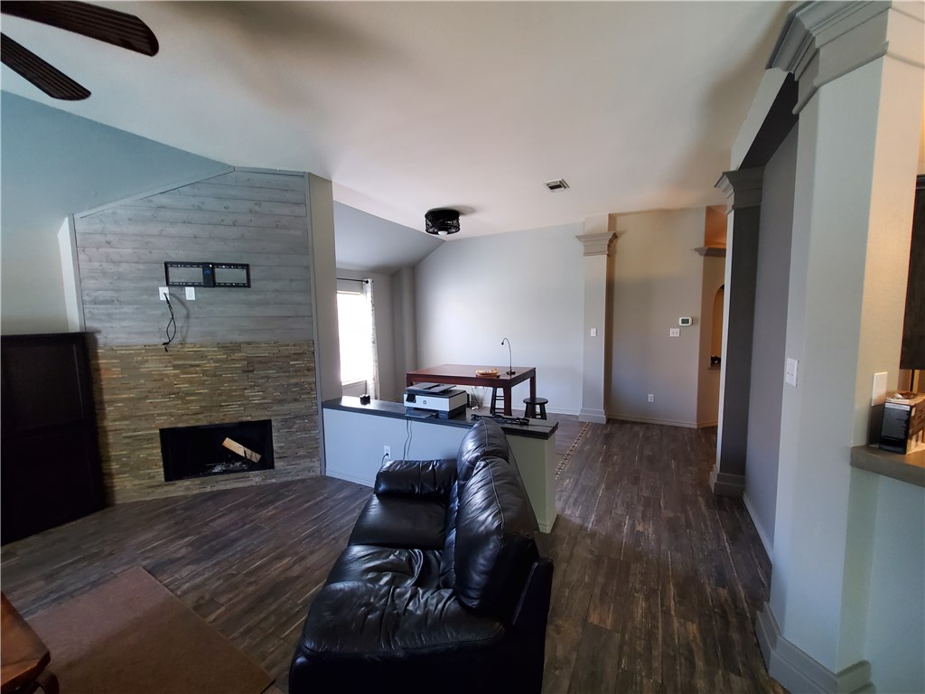 6710 Pembrock Property Photo 3