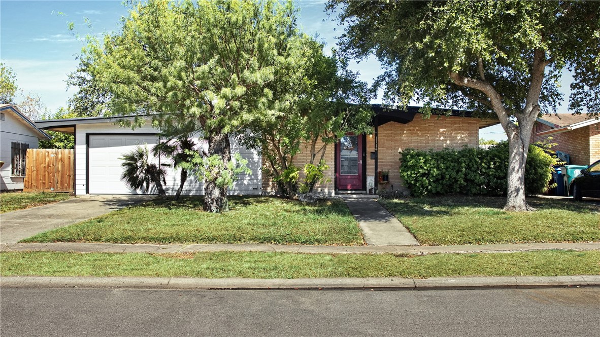 1114 Crescent Dr Property Photo 1