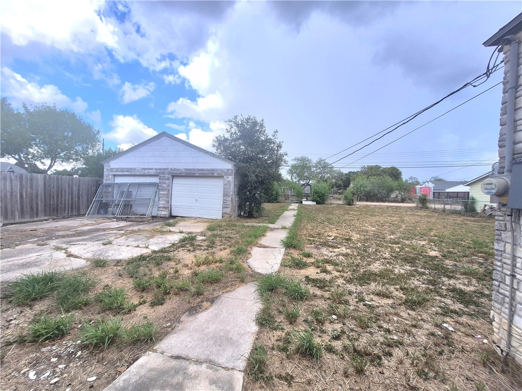 303 E Joyce St Property Photo 11