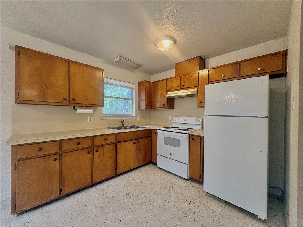1225 S Whitney St Property Photo 4