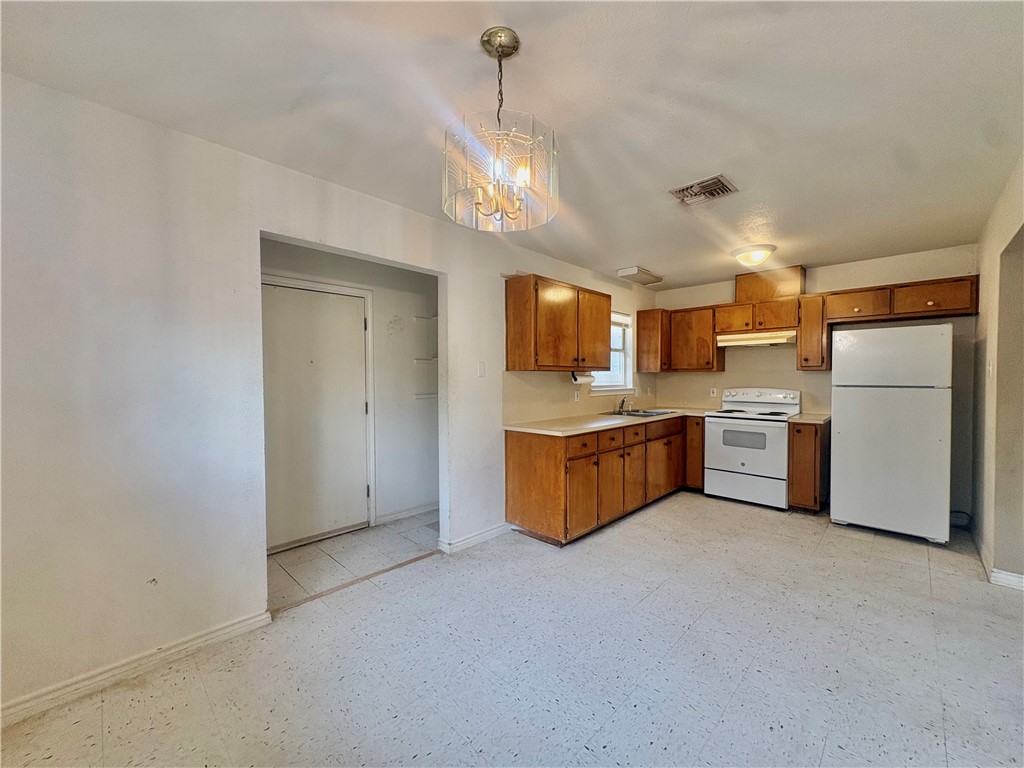 1225 S Whitney St Property Photo 5