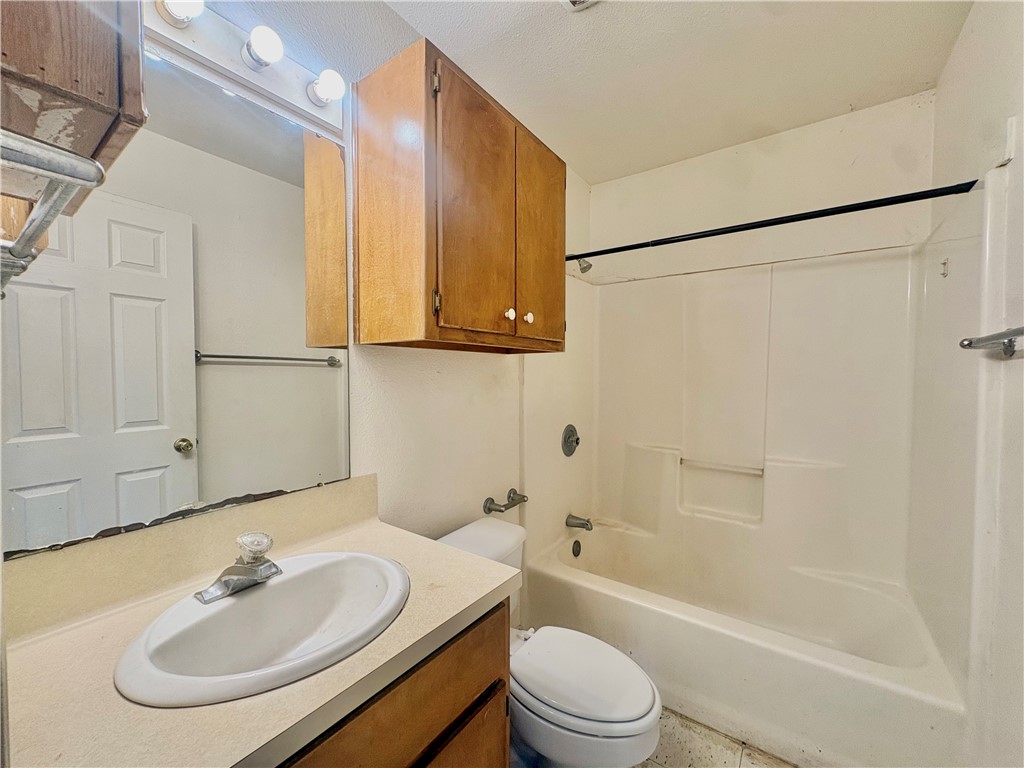 1225 S Whitney St Property Photo 10