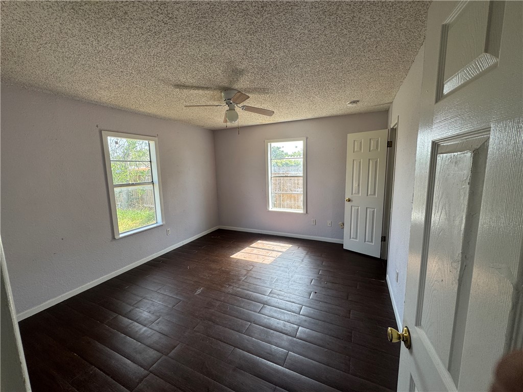 718 Webb St Property Photo 8