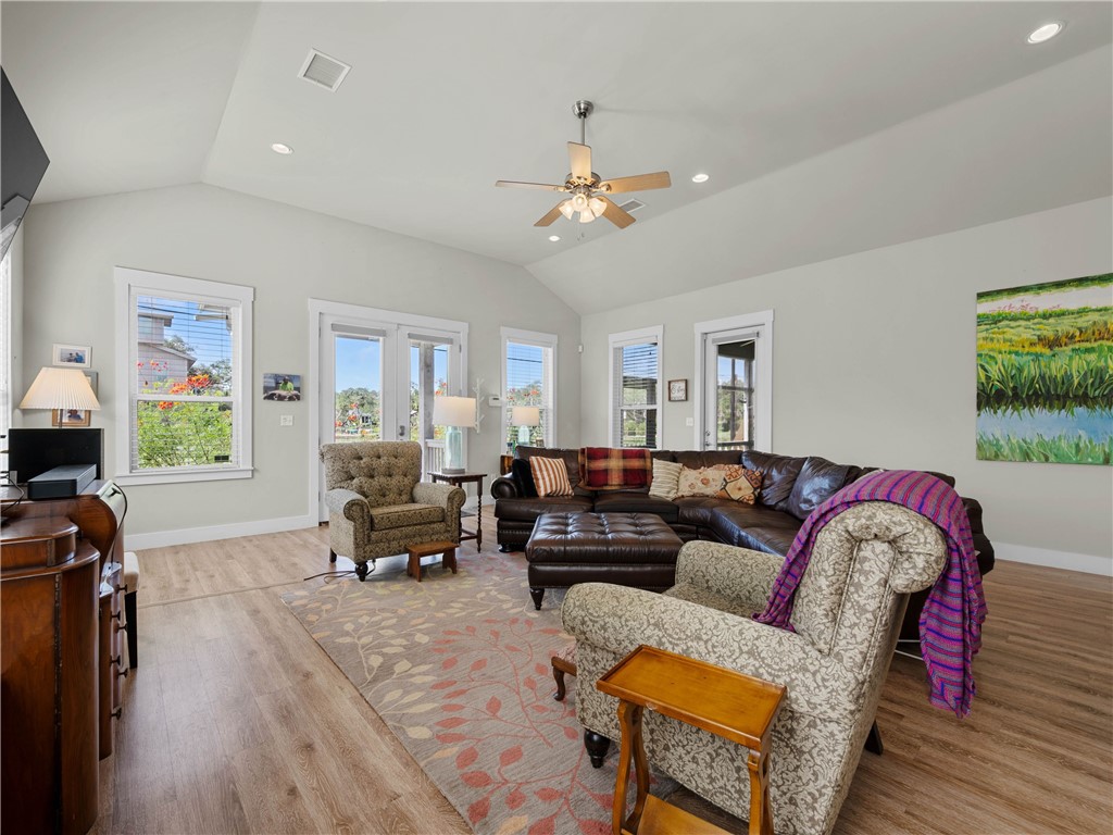 513 Traylor Blvd Property Photo 4
