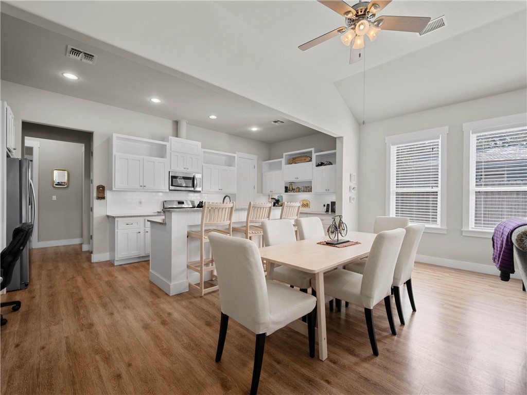513 Traylor Blvd Property Photo 8